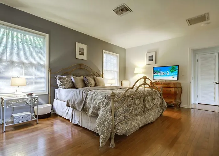 A Touch Of Cape Cod In West Hollywood